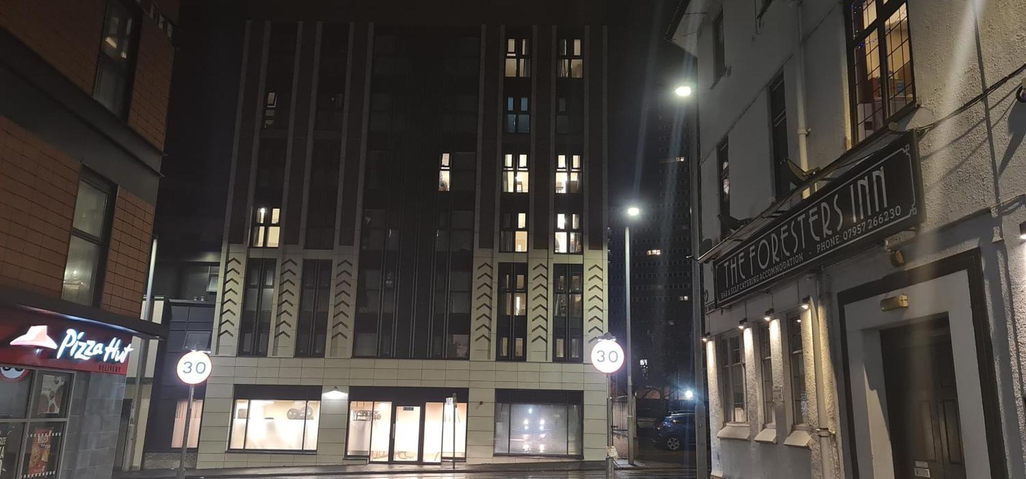 Emporium Apartments: Spacious City Centre Living with Full Kitchen Nottingham Room photo